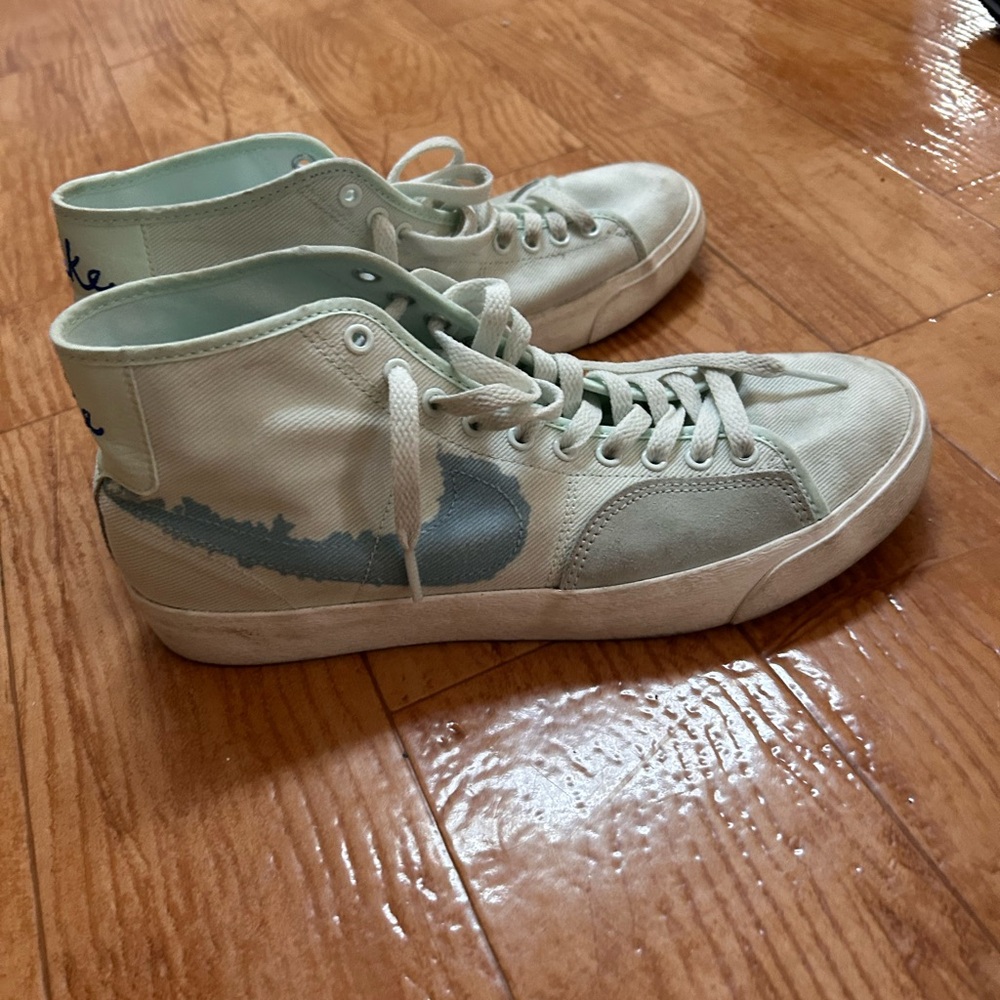 Nike SB Blazer Court Mid PRM Barely Green Size 8.5 - DM8553-300 Retro Streetwear